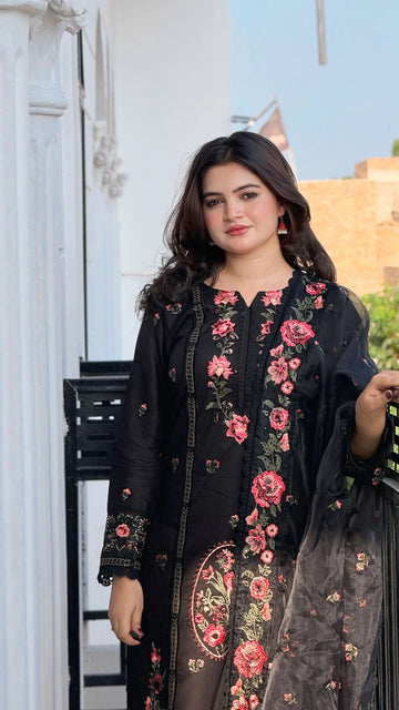 Zareen (3-Piece Embroidered Lawn Suit)