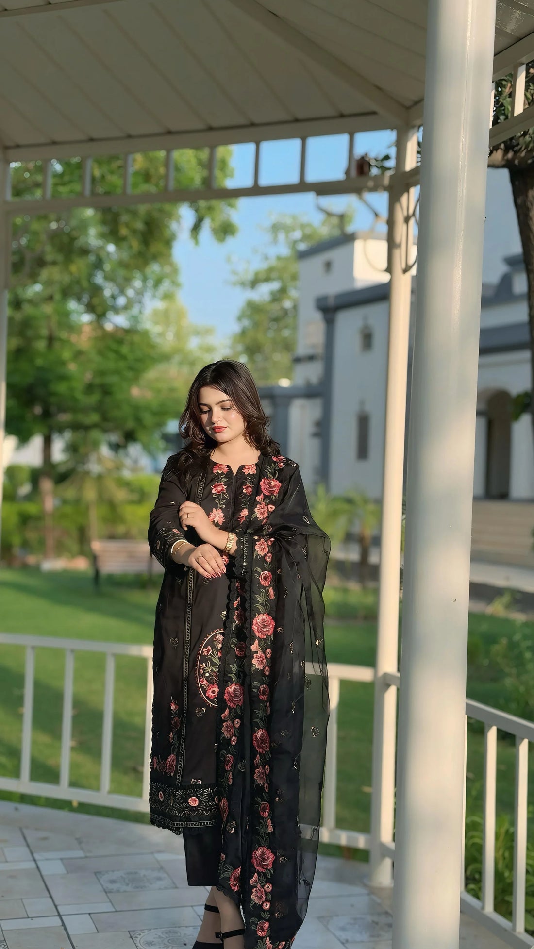 Zareen (3-Piece Embroidered Lawn Suit)