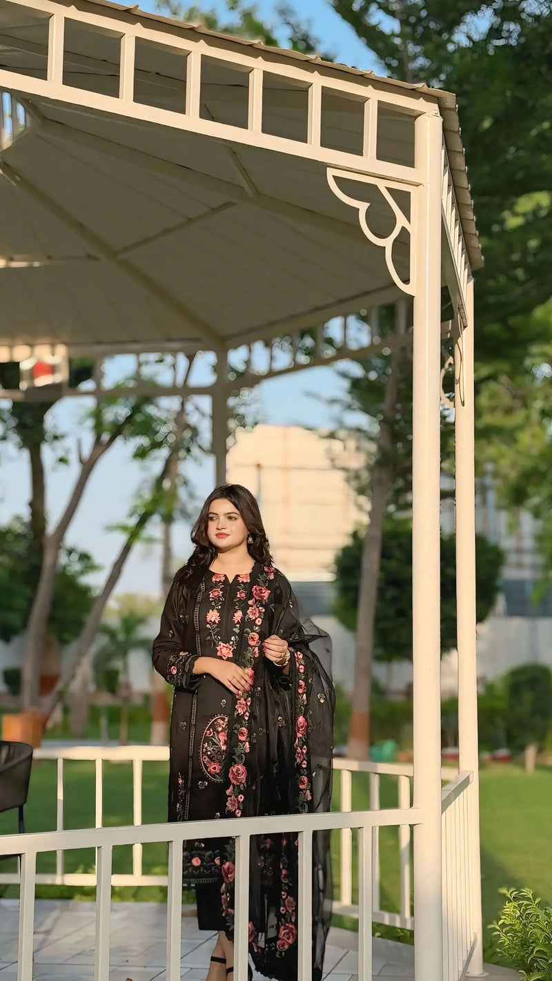 Zareen (3-Piece Embroidered Lawn Suit)