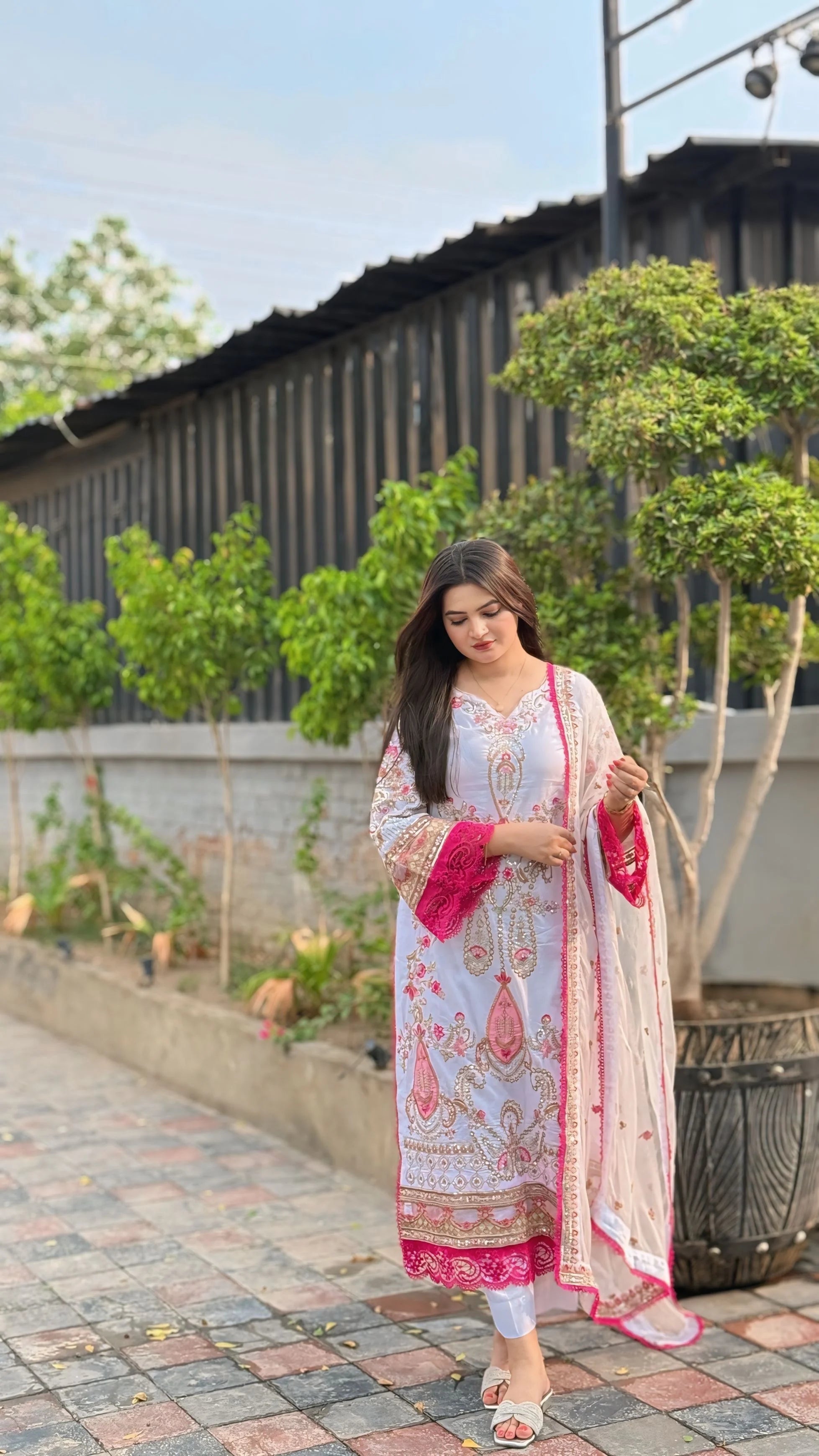 Mahveen (3-Piece Embroidered Lawn Suit)