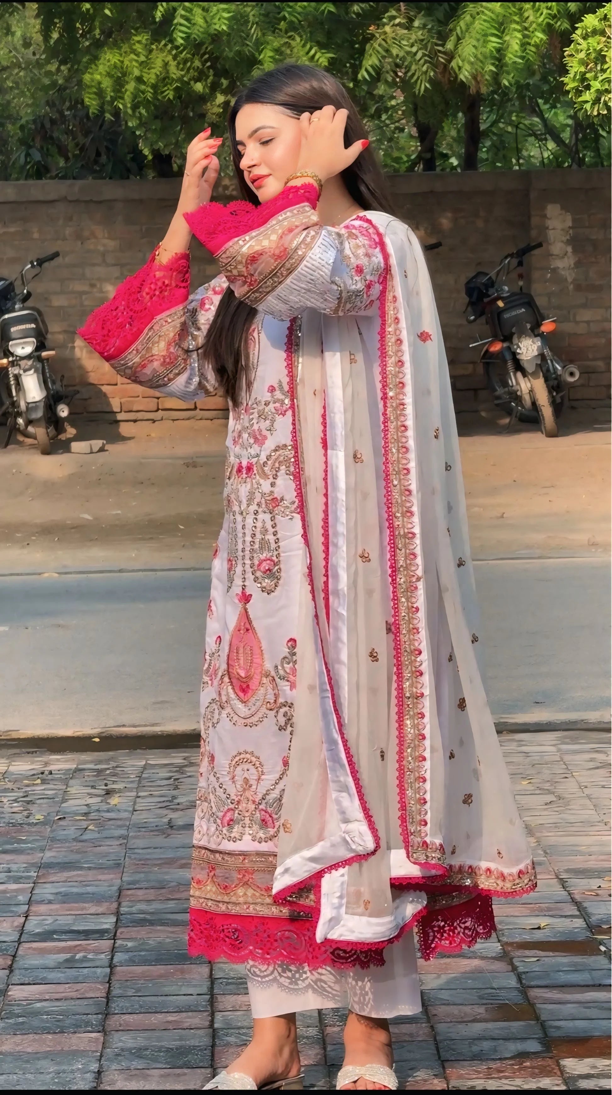 Mahveen (3-Piece Embroidered Lawn Suit)