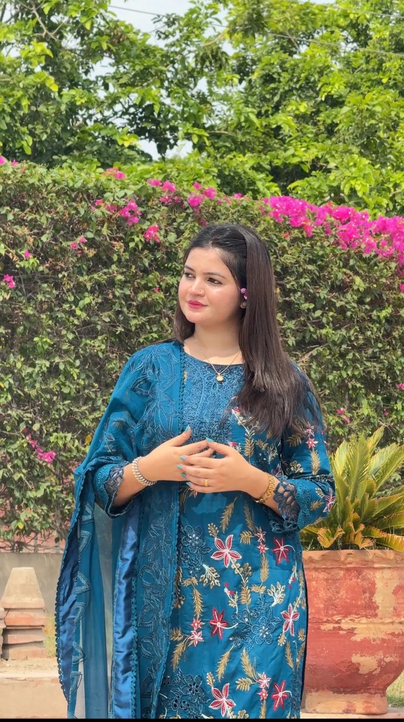 Elara(3-Piece Embroidered Lawn Suit)